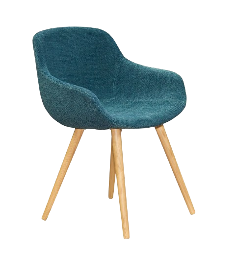 chaise bleue en velours avec pieds en bois